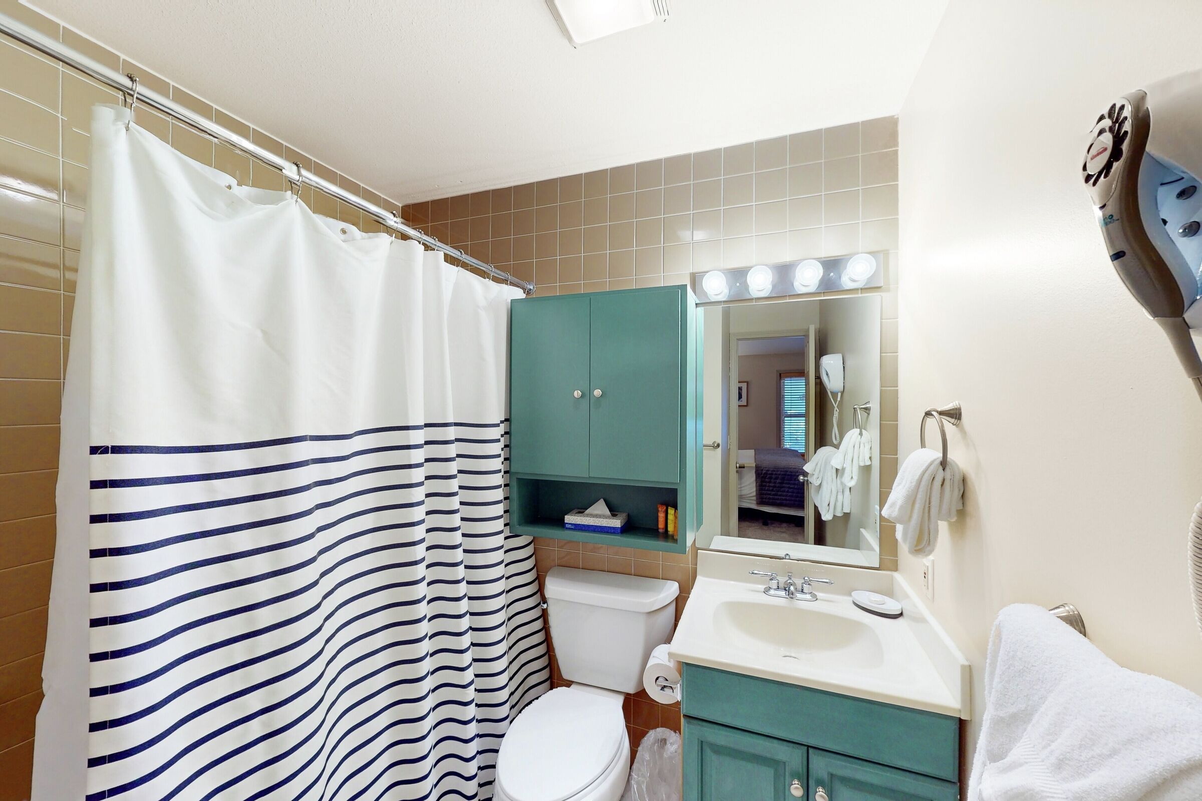 #310 - Master Ensuite Bathroom