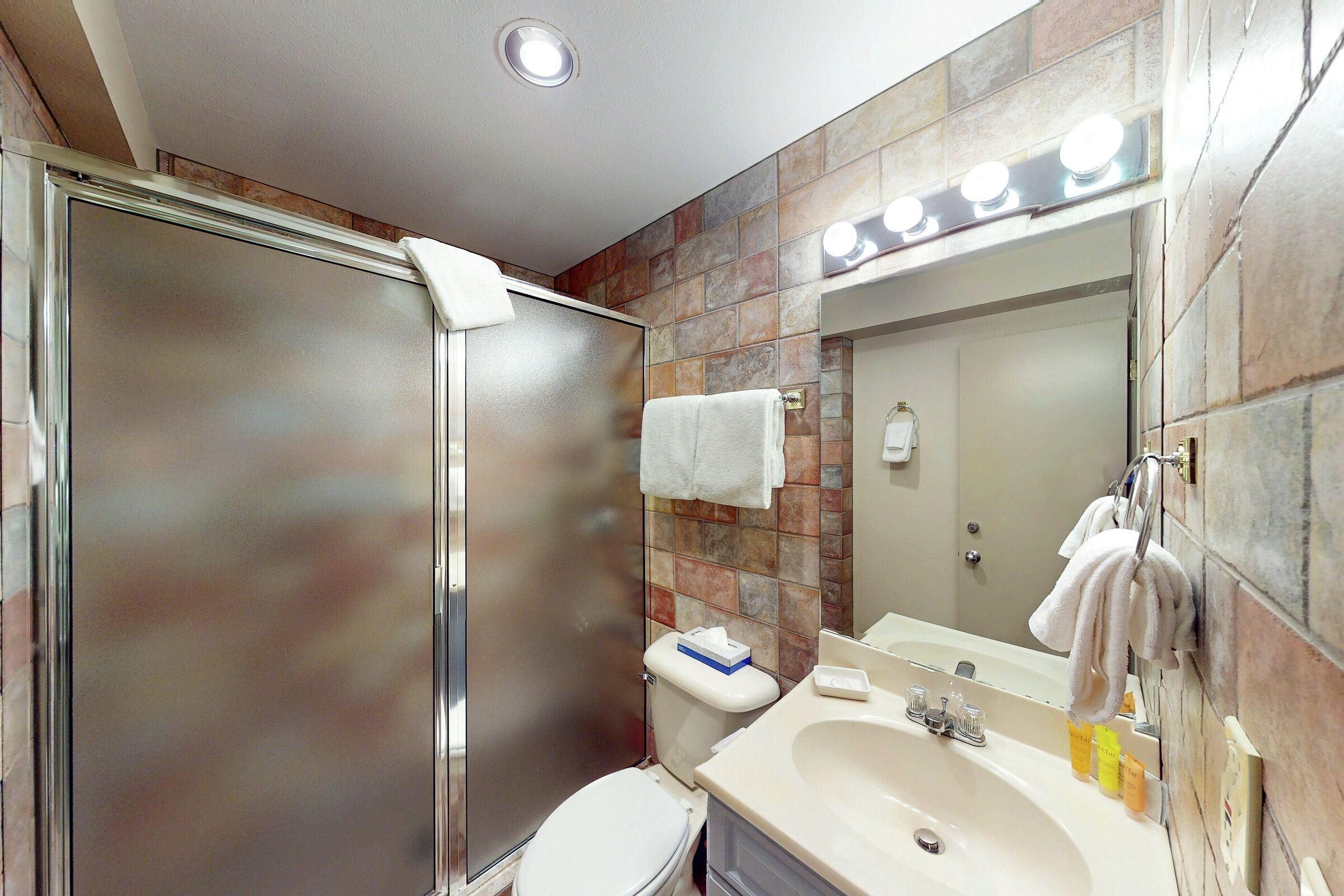 #310 - Loft Ensuite Bathroom