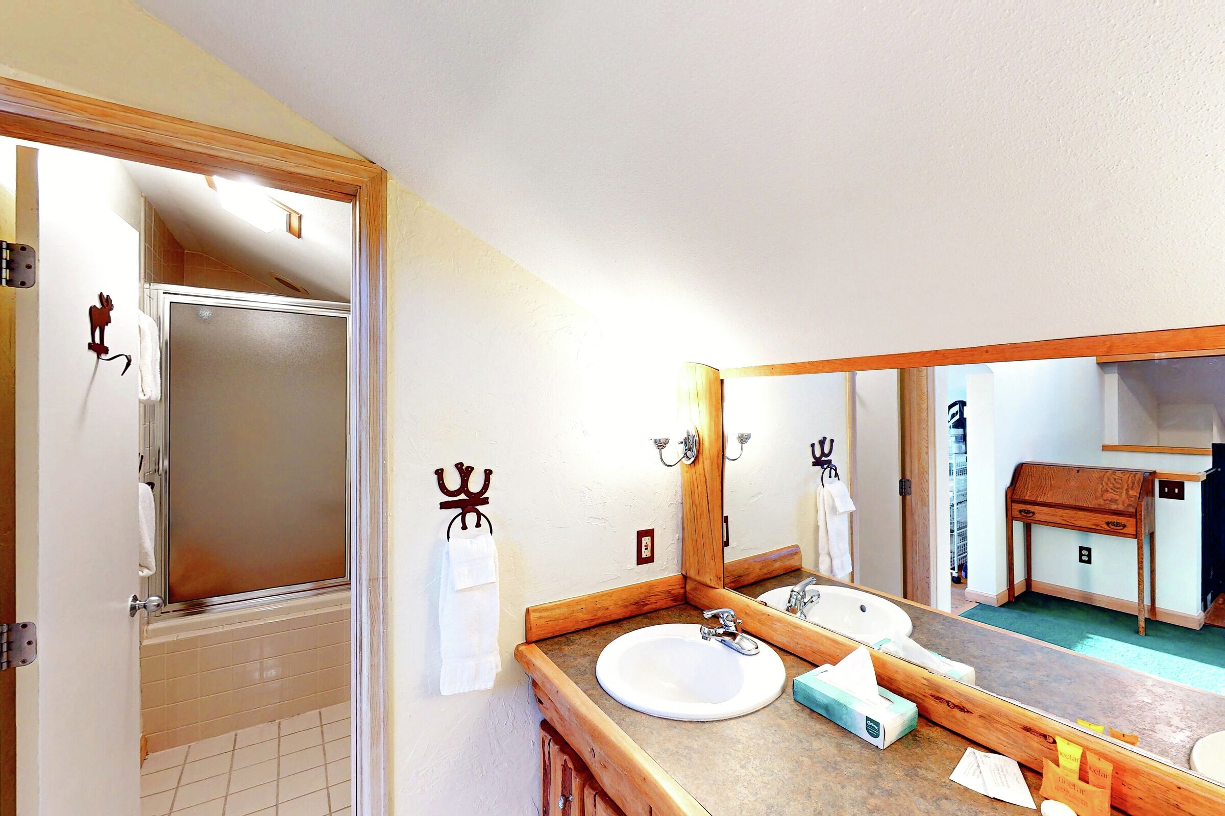 #206 - Ensuite Bathroom