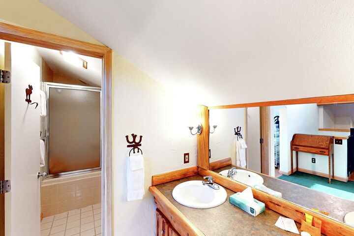 #206 - Ensuite Bathroom