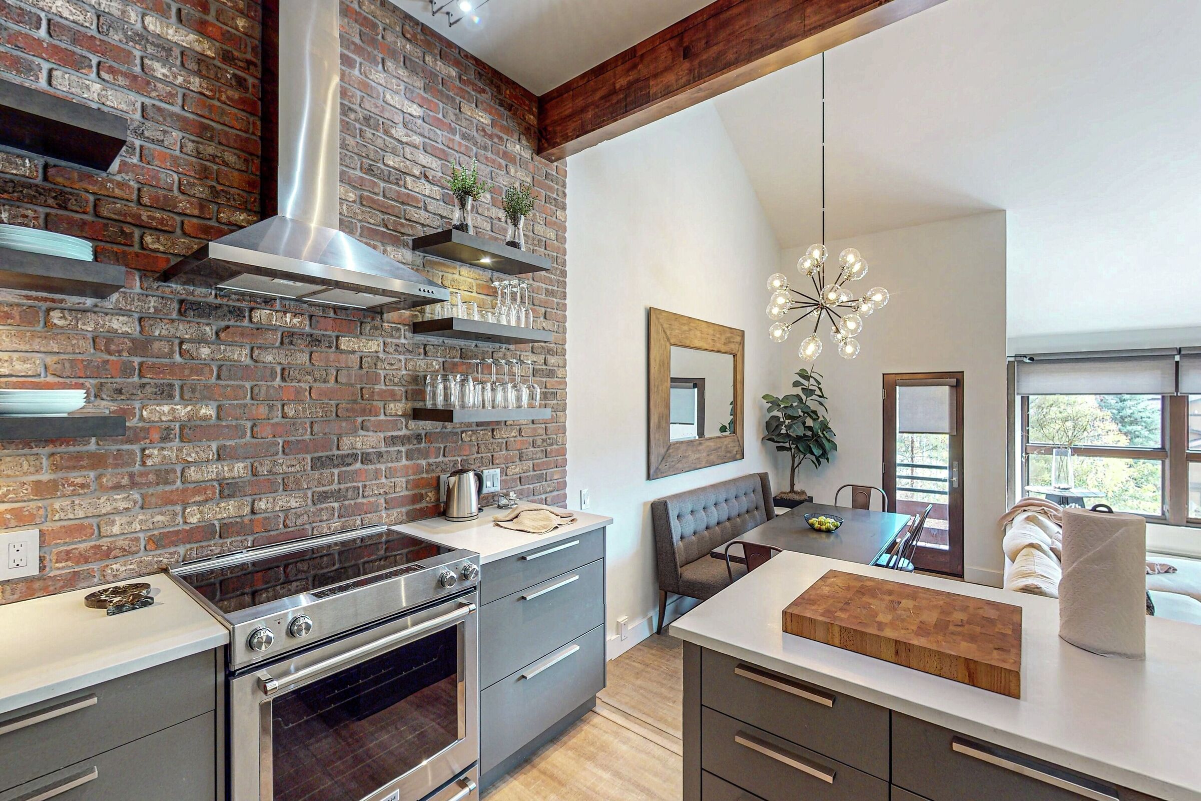 Kitchen & Dining Area
