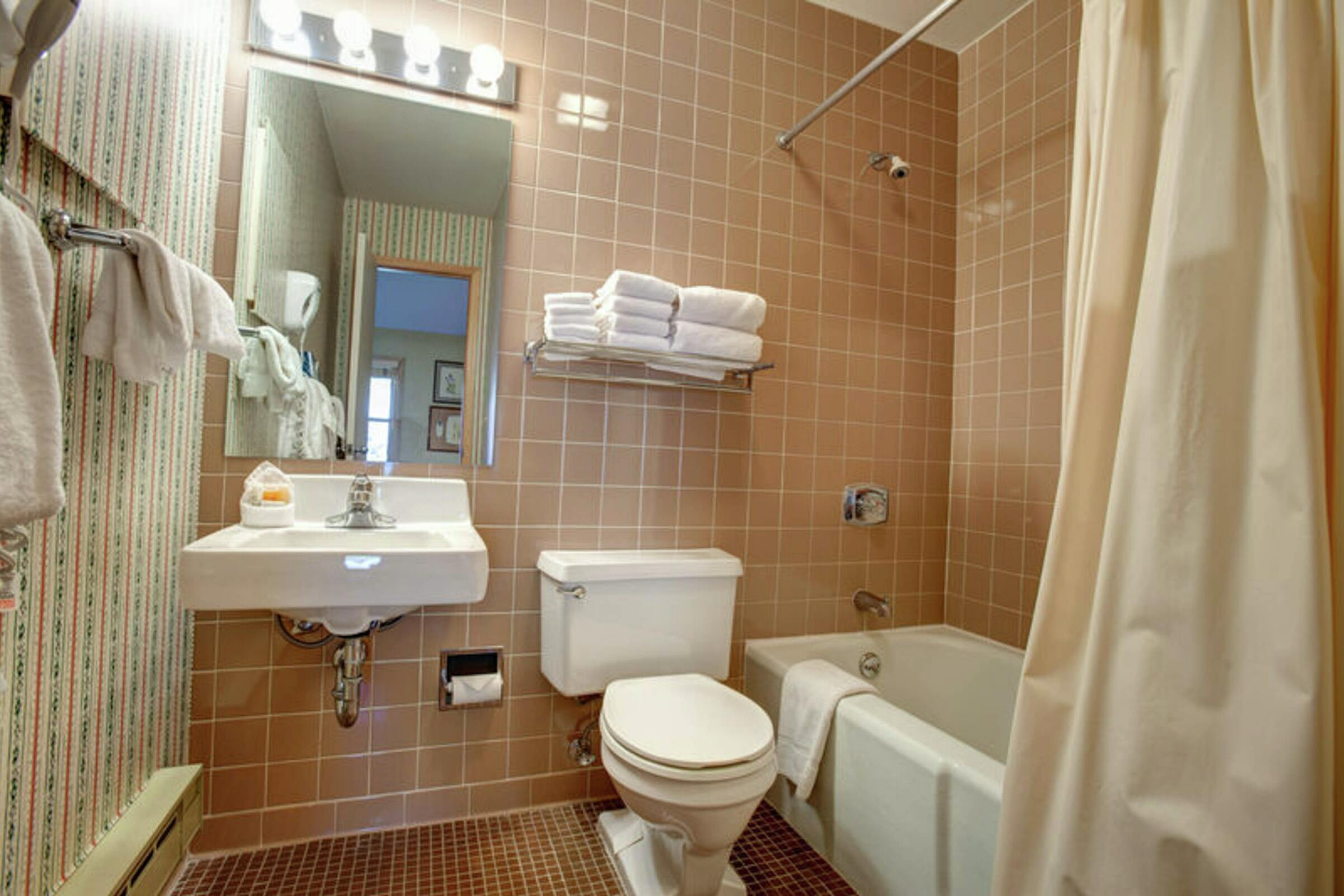 #303 - Master Ensuite Bathroom