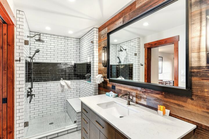 #212 - Master Ensuite Bathroom