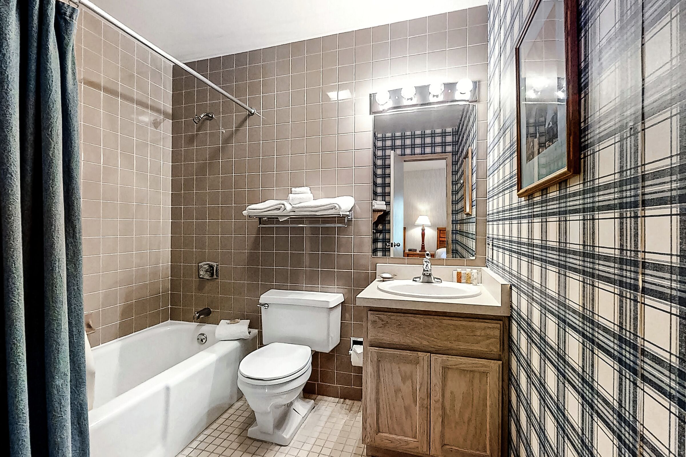 #208 - Ensuite Bathroom