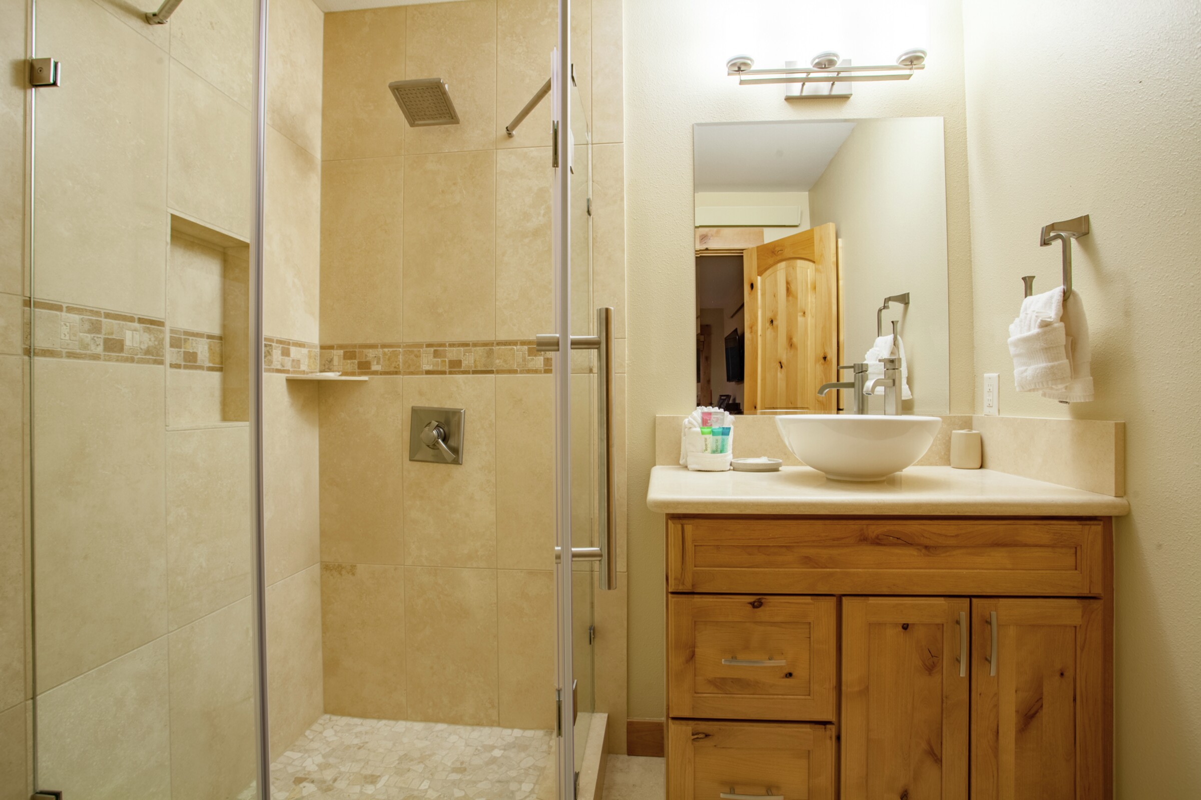 #211 - Master Ensuite Bathroom