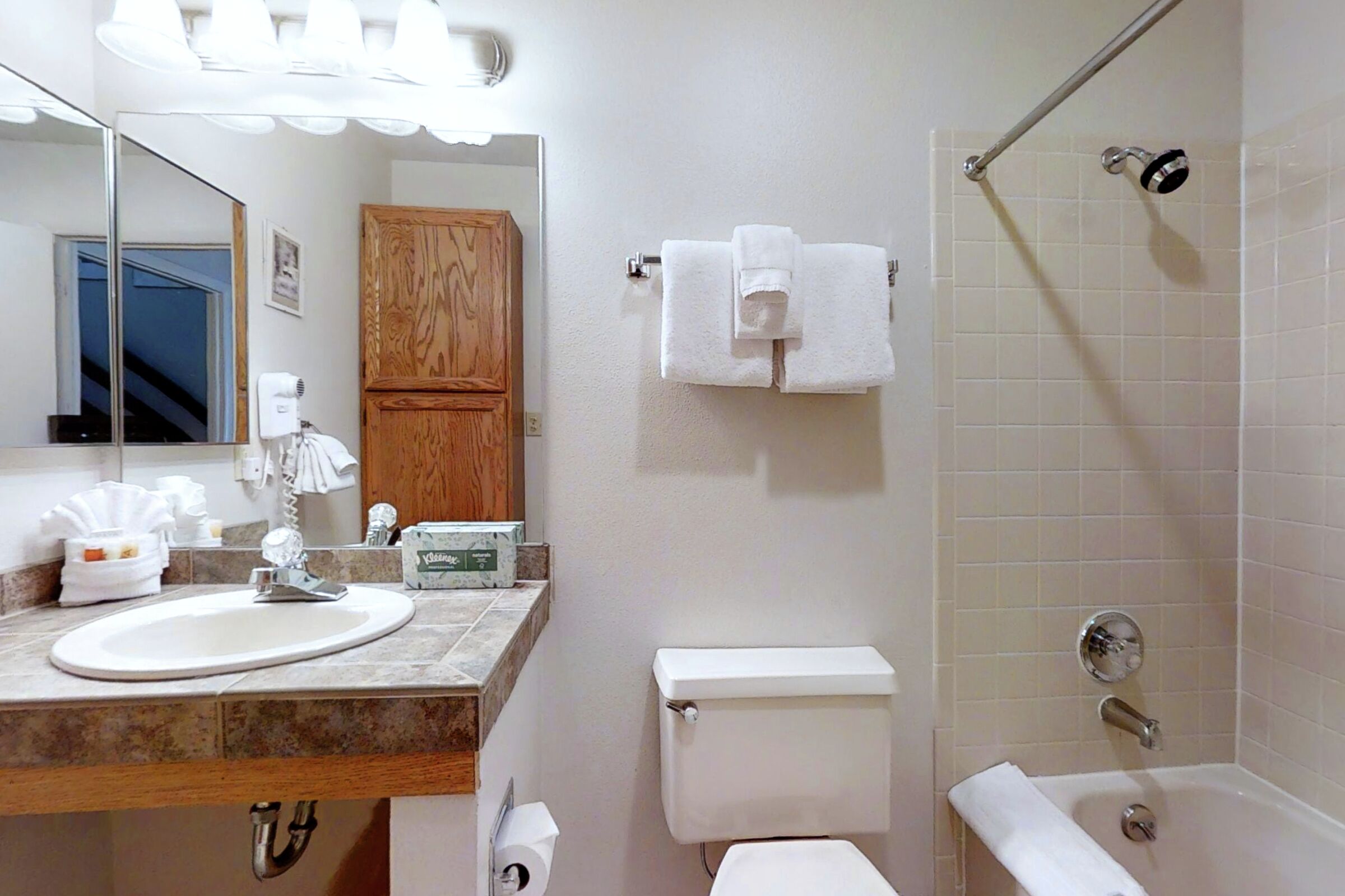 #22 - Ensuite Bathroom