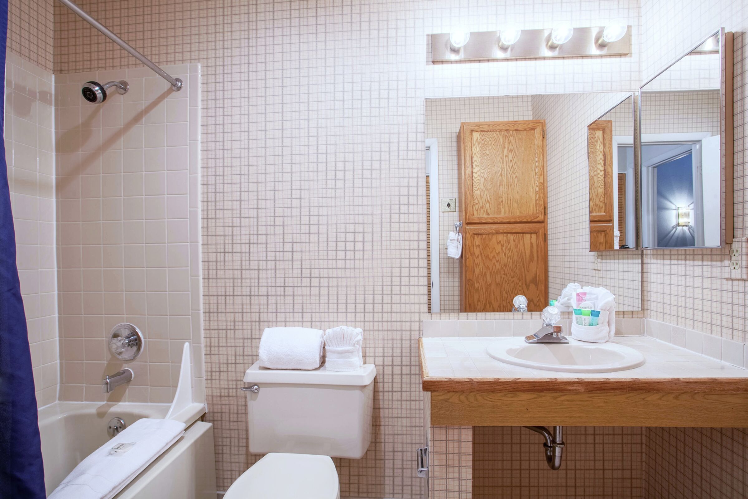 #12 - Ensuite Bathroom