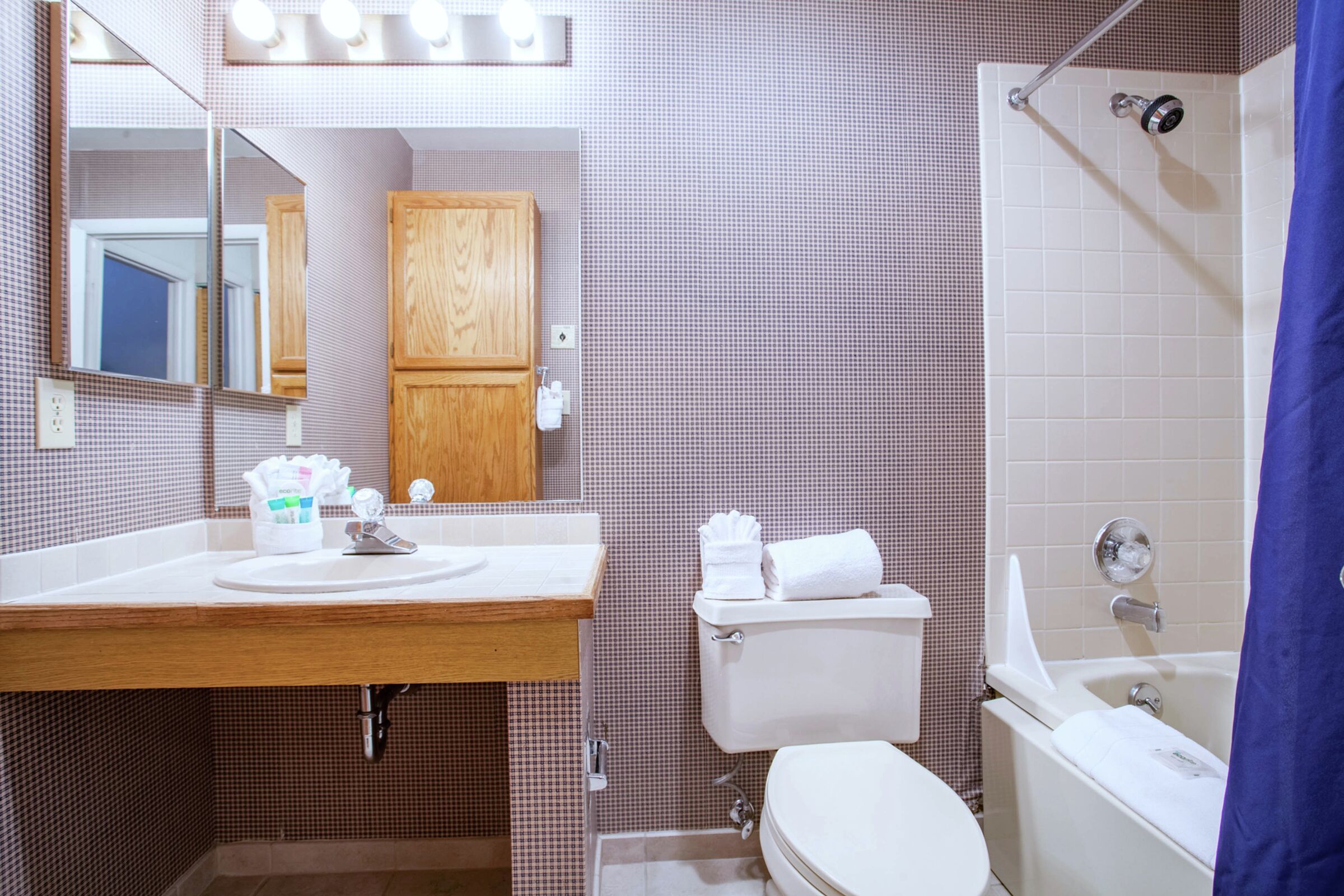 #12 - Ensuite Bathroom