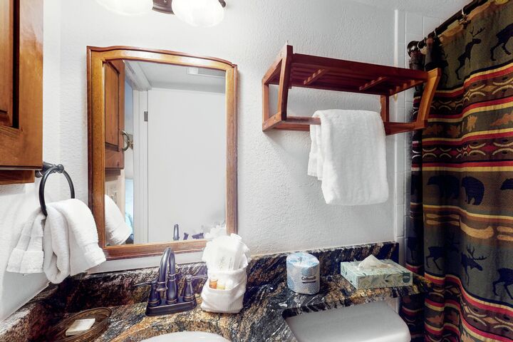 #B106 - Ensuite Bathroom