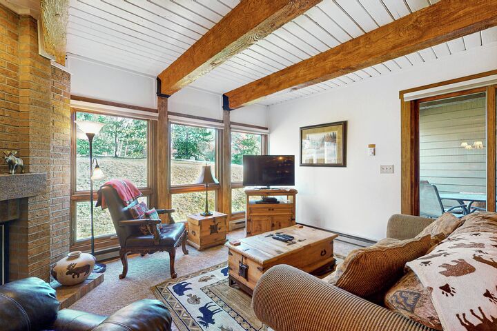 #B106 - Living Area