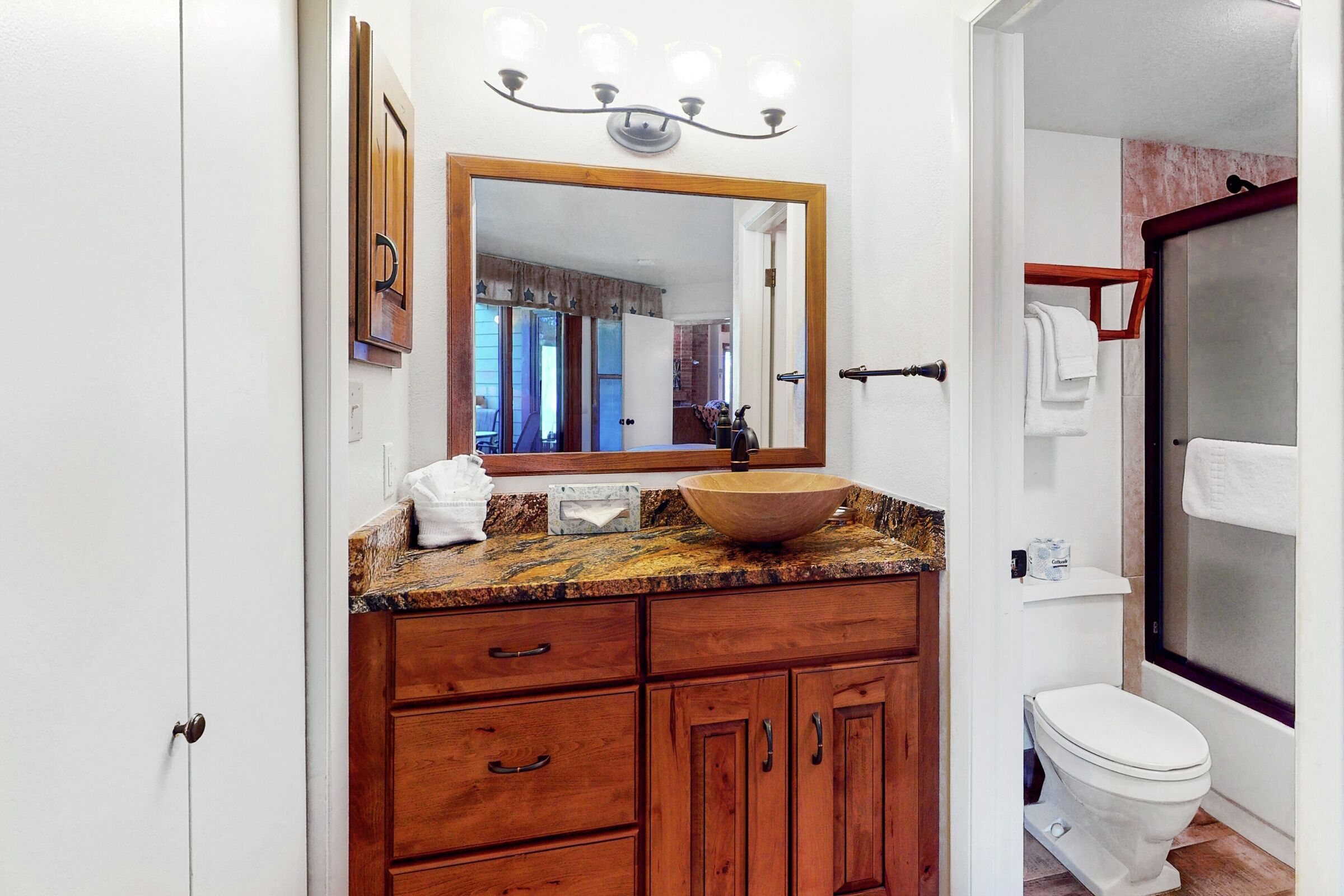 #B106 - Master Ensuite Bathroom