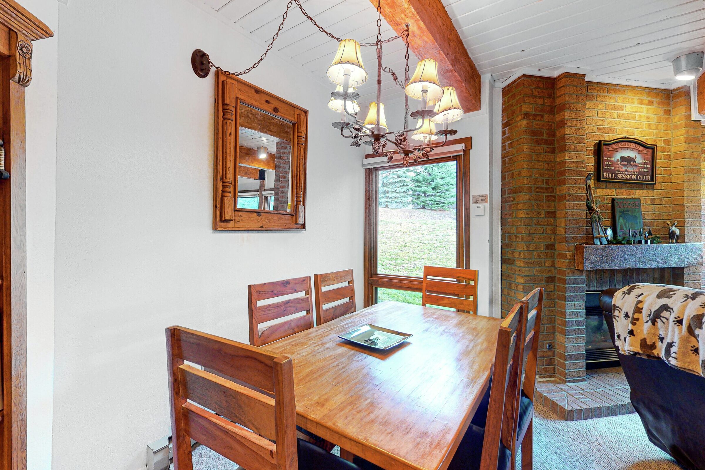 #B106 - Dining Area