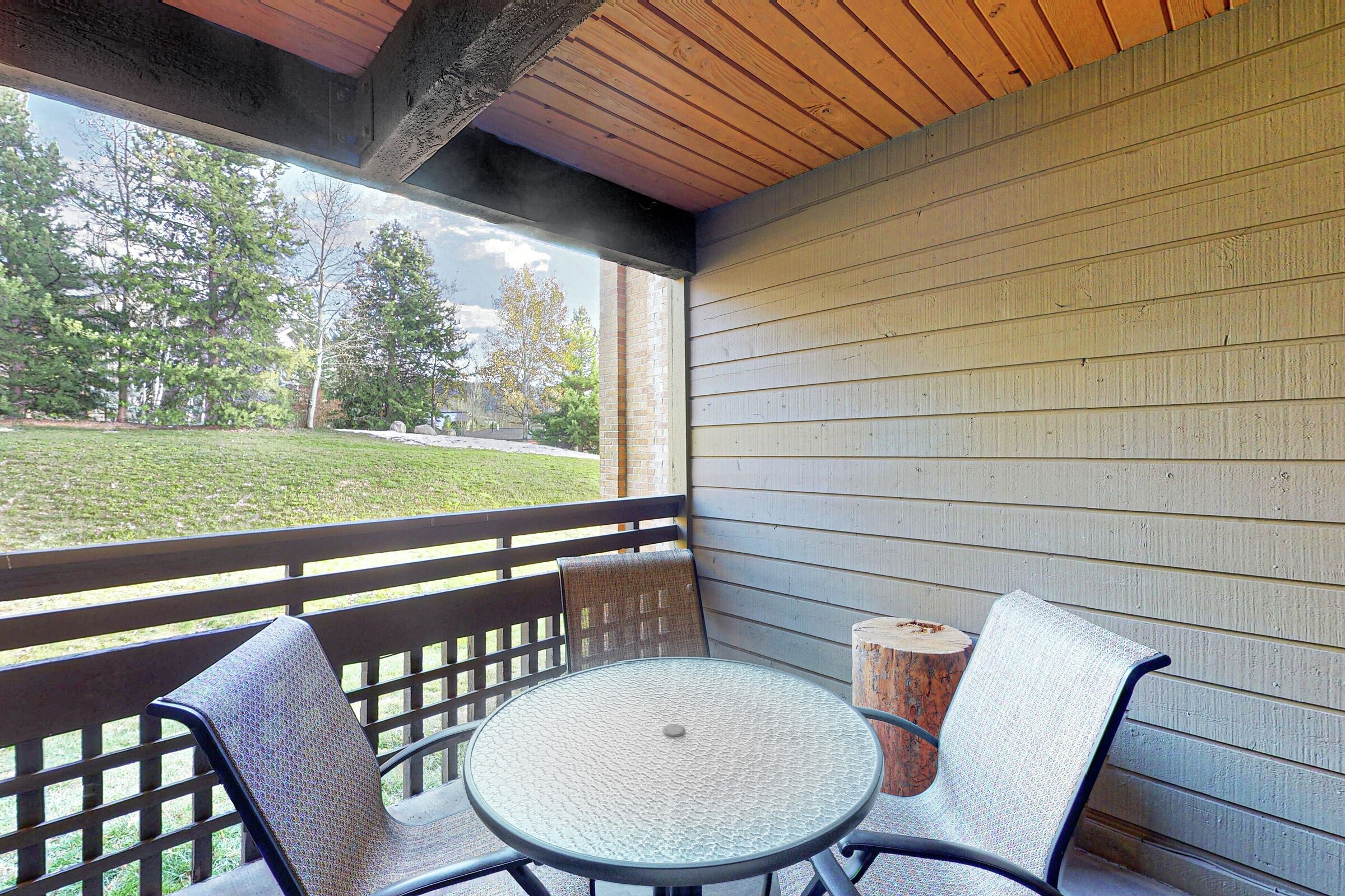 #B106 - Balcony