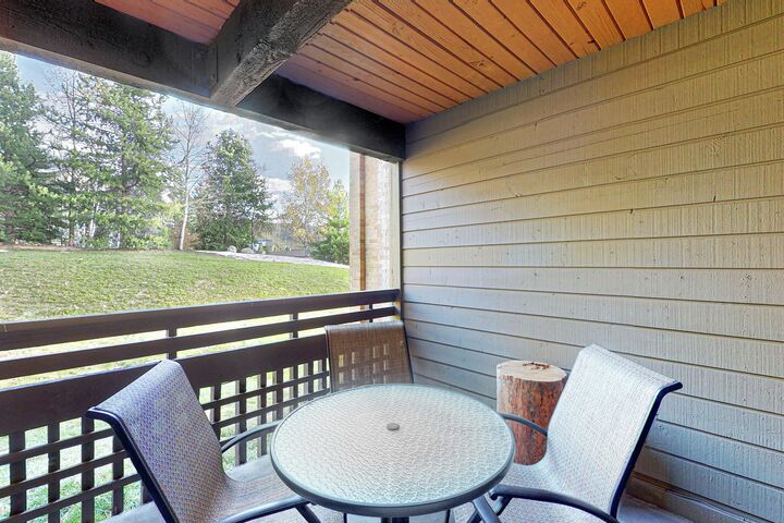 #B106 - Balcony