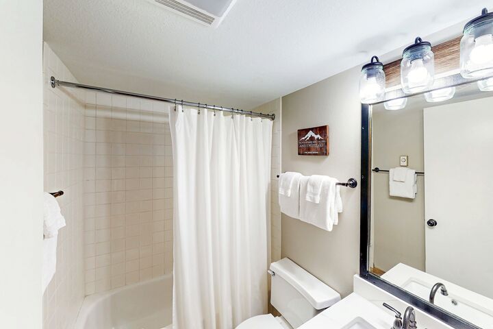 #C102 - Ensuite Bathroom