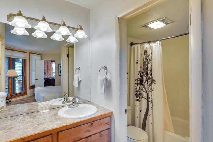 #F103 - Master Ensuite Bathroom