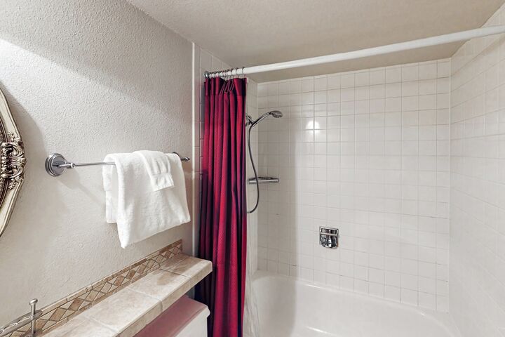 #F303 - Bathroom