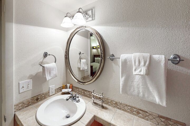 #F303 - Bathroom