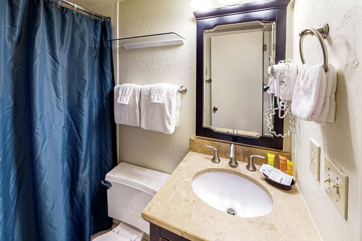 #C305 - Ensuite Bathroom