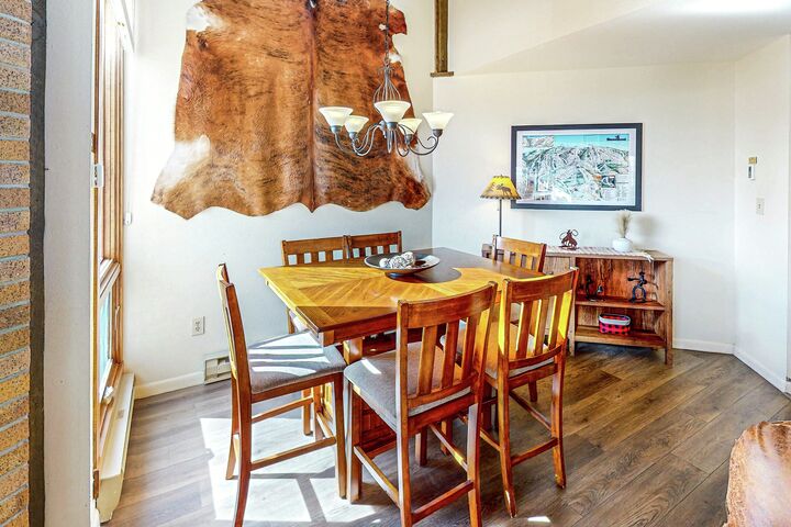 #C305 - Dining Area