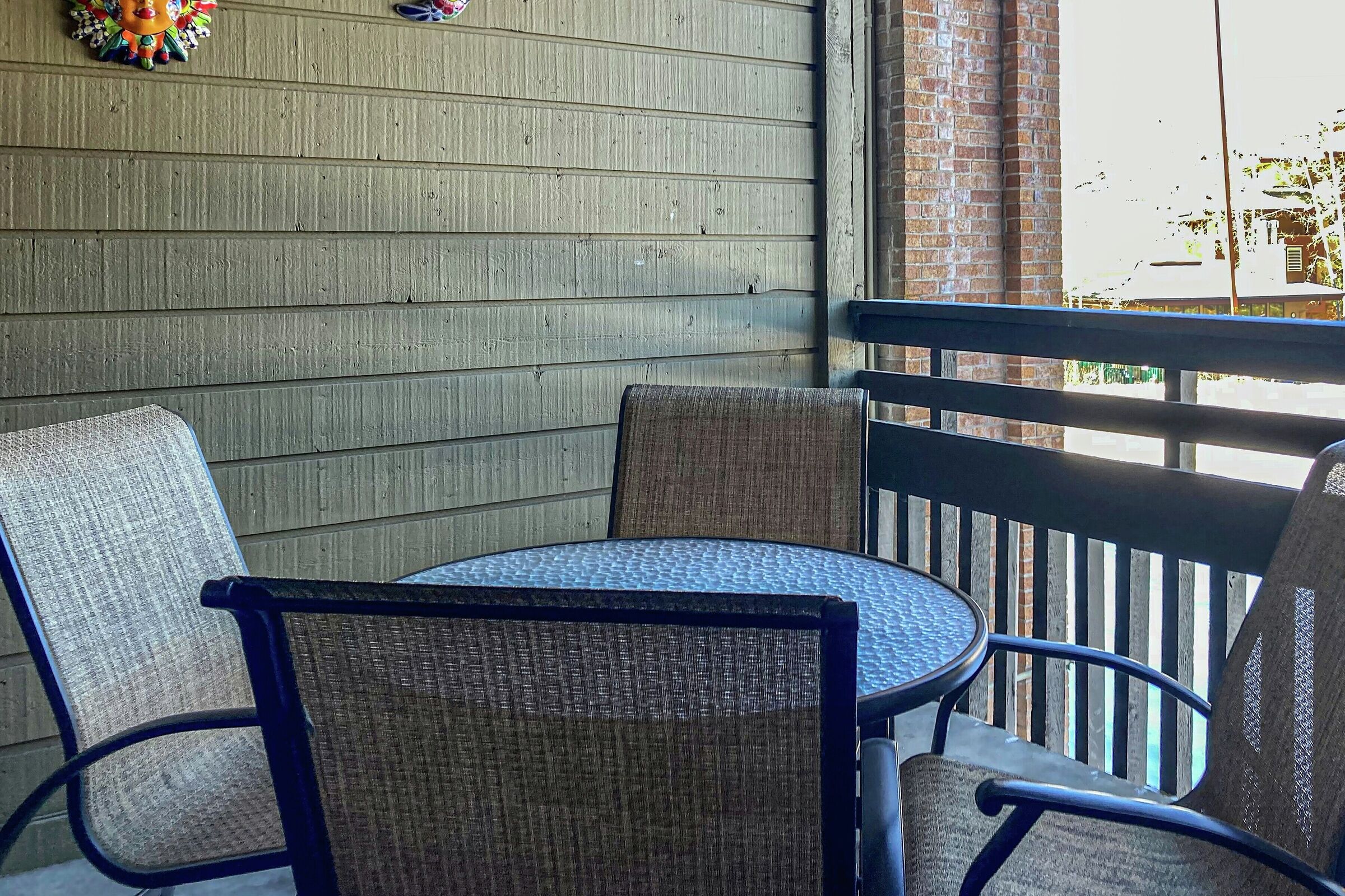 #E103 - Balcony