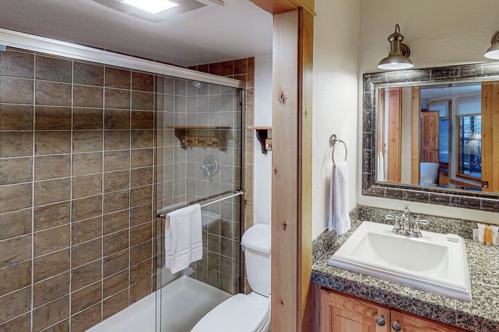 #E103 - Master Ensuite Bathroom