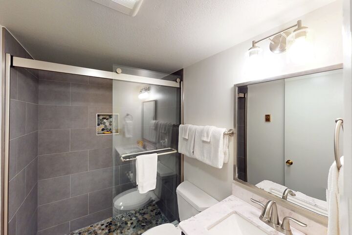 #E102 - Ensuite Bathroom