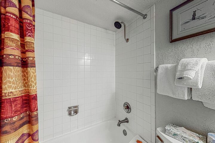 #A305 - Bathroom