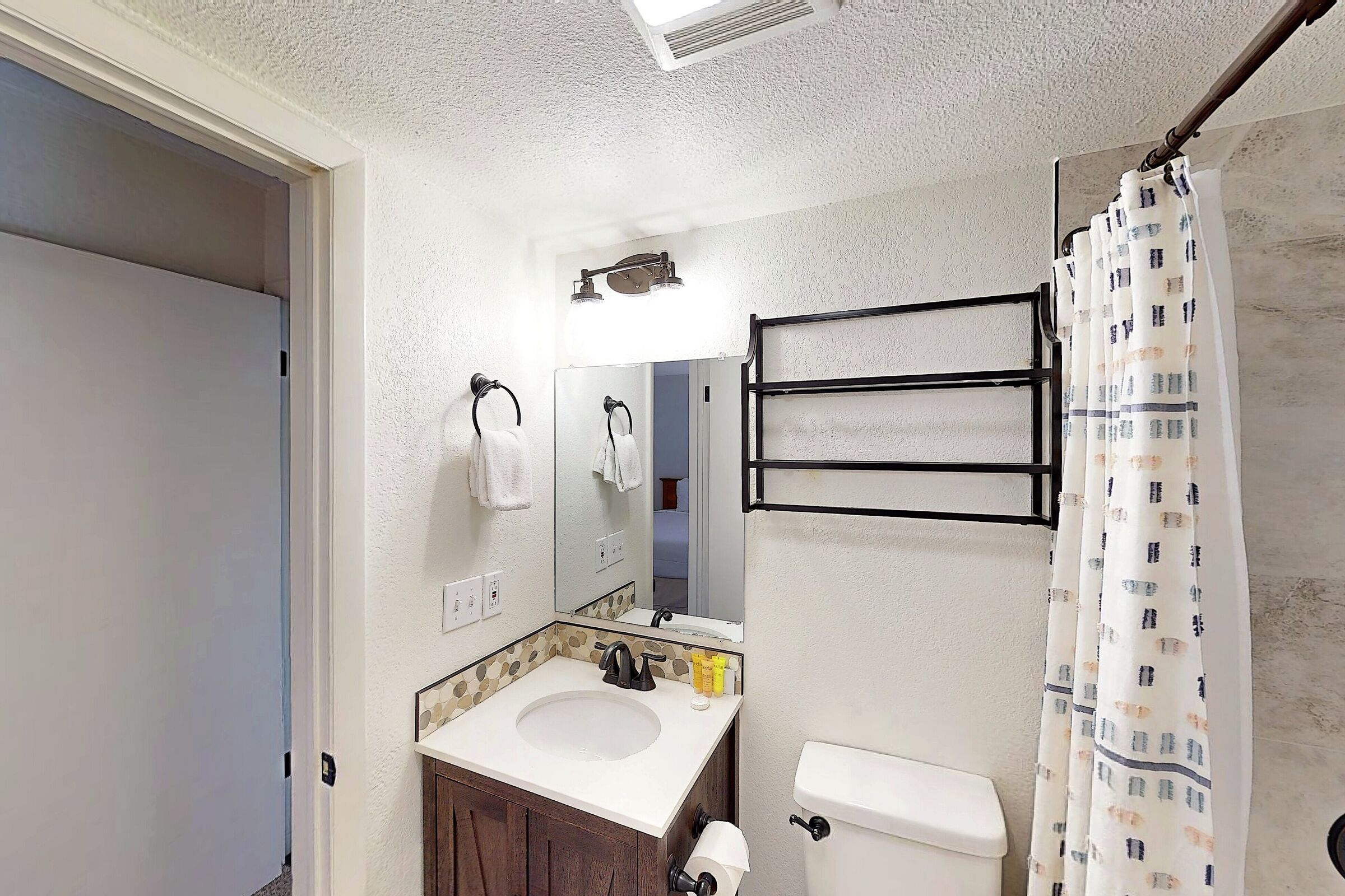 #D303 - Ensuite Bathroom