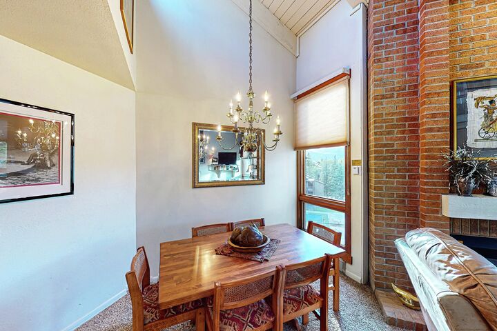 #D304 - Dining Area