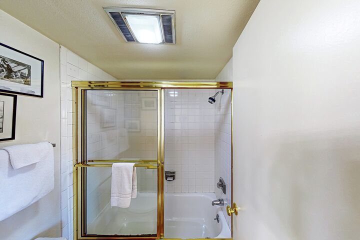 #D304 - Master Ensuite Bathroom