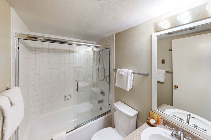 #E104 - Ensuite Bathroom