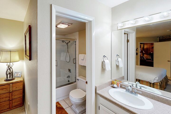 #E104 - Master Ensuite Bathroom