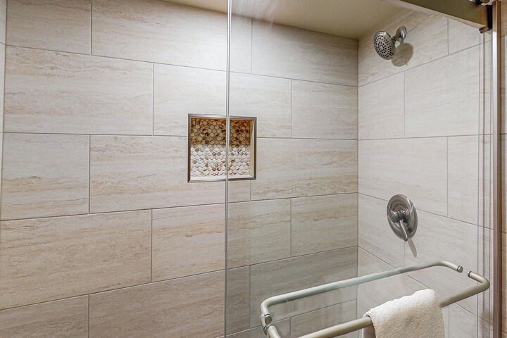 #E304 - Master Ensuite Bathroom
