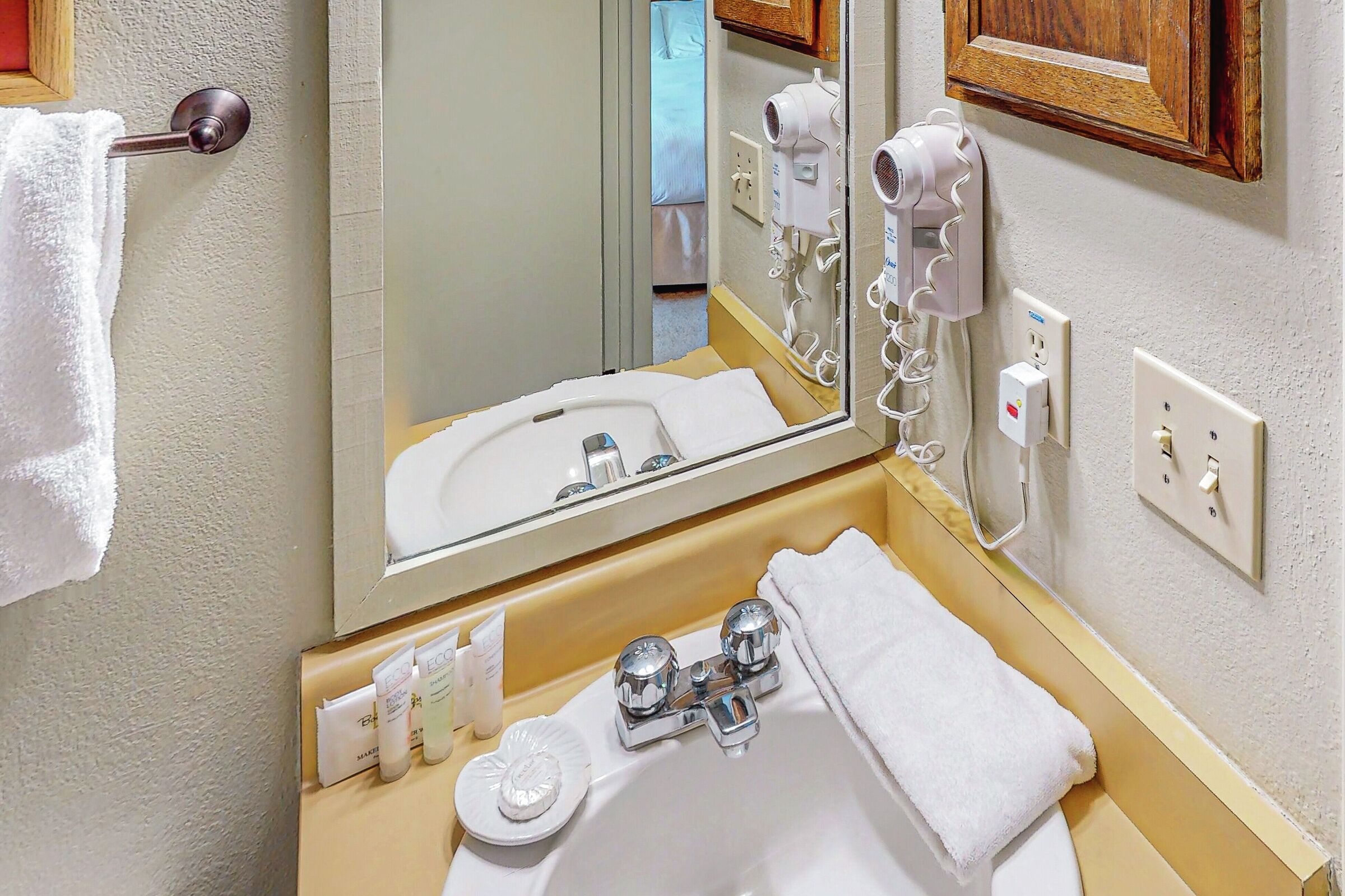 #E304 - Ensuite Bathroom