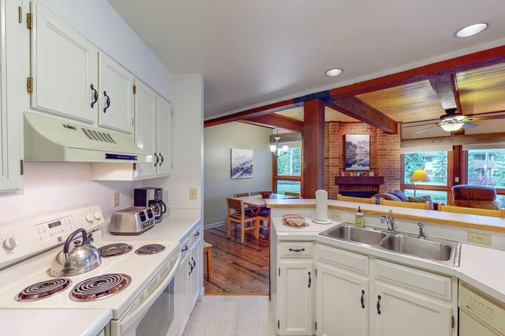 #F105 - Kitchen
