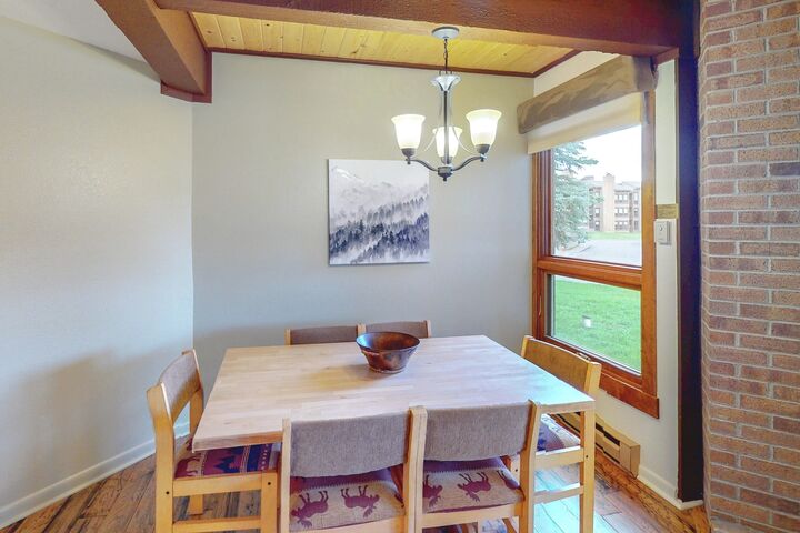 #F105 - Dining Area