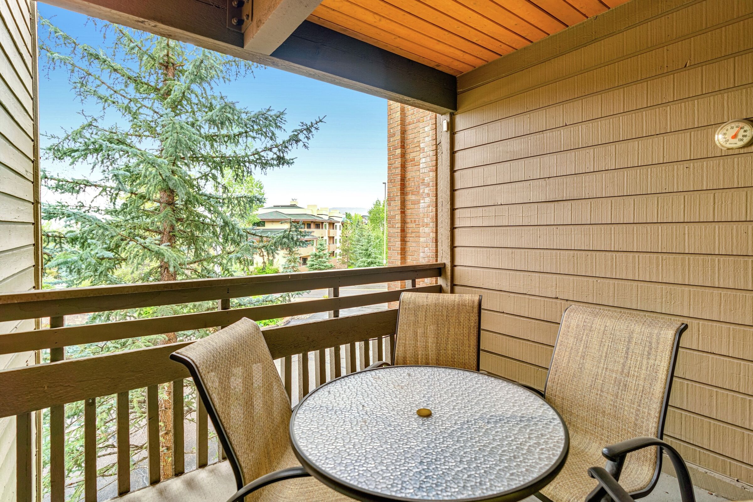 #F202 - Balcony