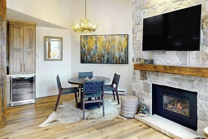 #F304 - Dining Area