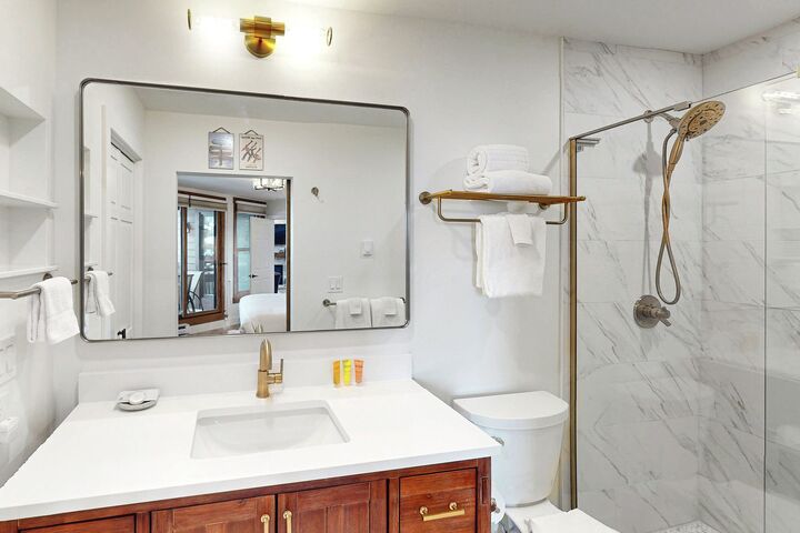 #F304 - Master Ensuite Bathroom