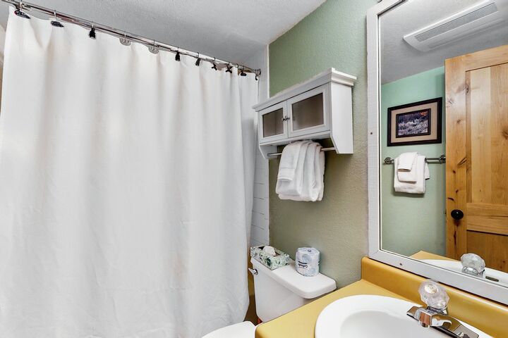 #B103 - Ensuite Bathroom