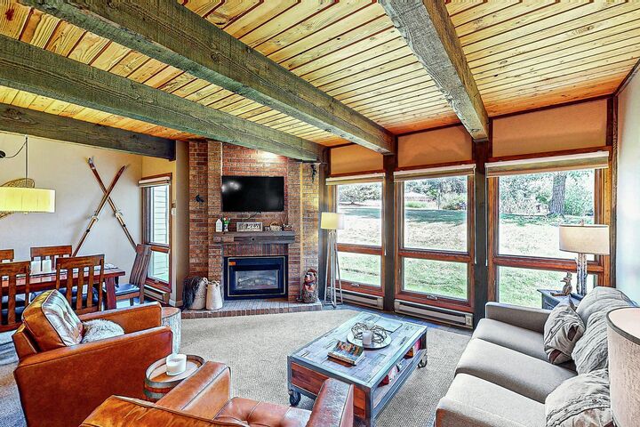 #B110 - Living Area