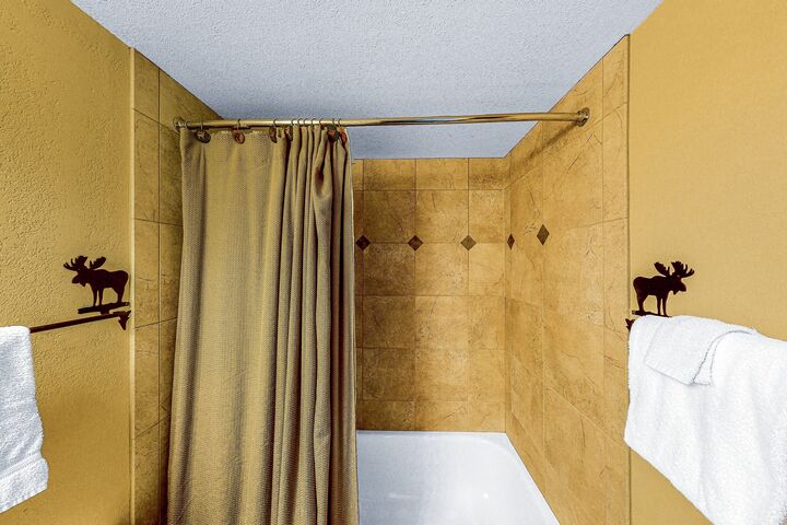 #B110 - Ensuite Bathroom