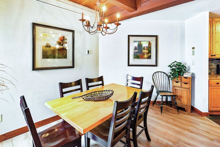 #B201 - Dining Area
