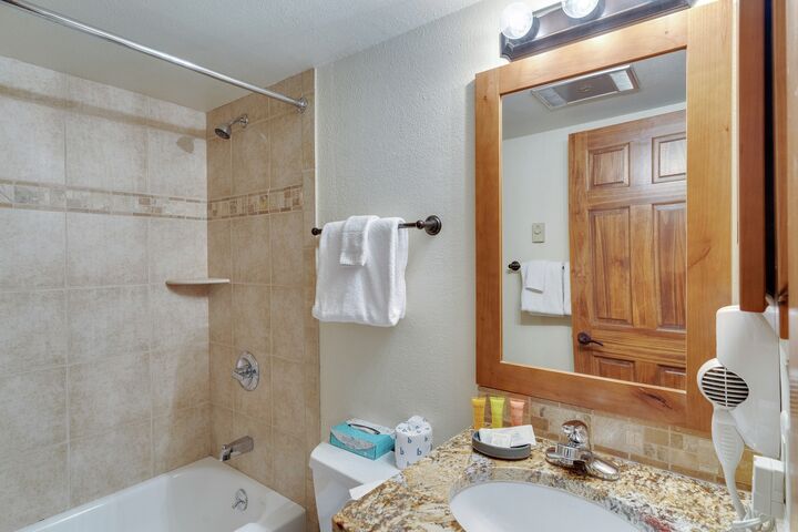#B202 - Ensuite Bathroom