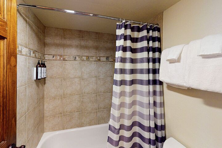 #B202 - Master Ensuite Bathroom