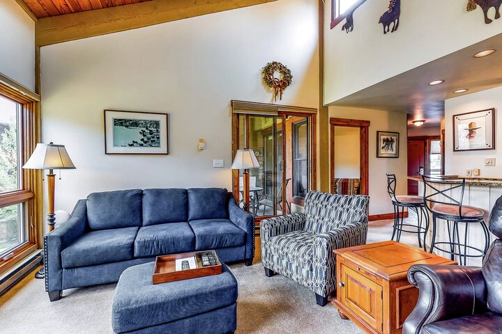 #B309 - Living Area
