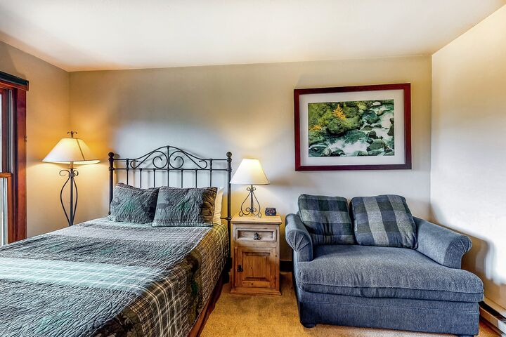 #B309 - Bedroom