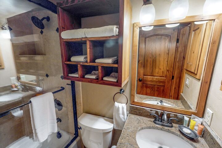 #C105 - Bathroom