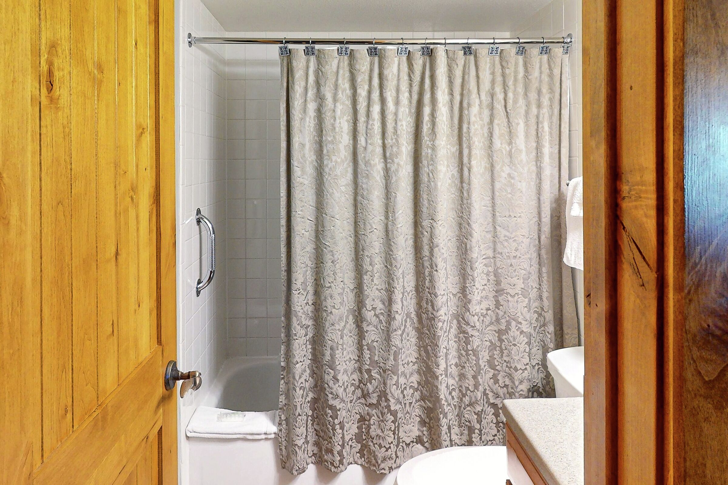 #C206 - Ensuite Bathroom